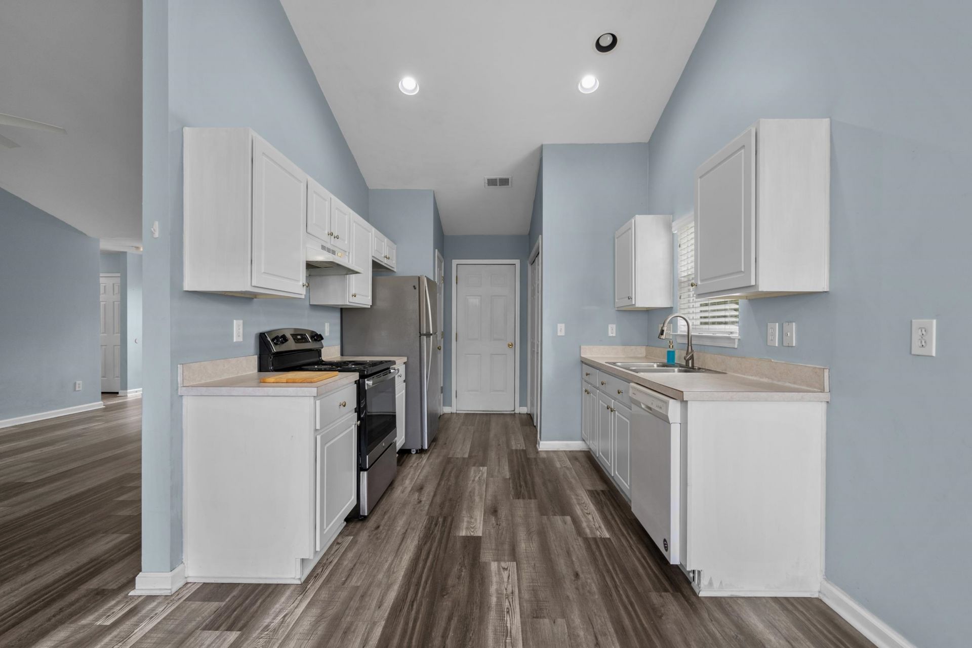 4504 Planters Row Way Photo 15