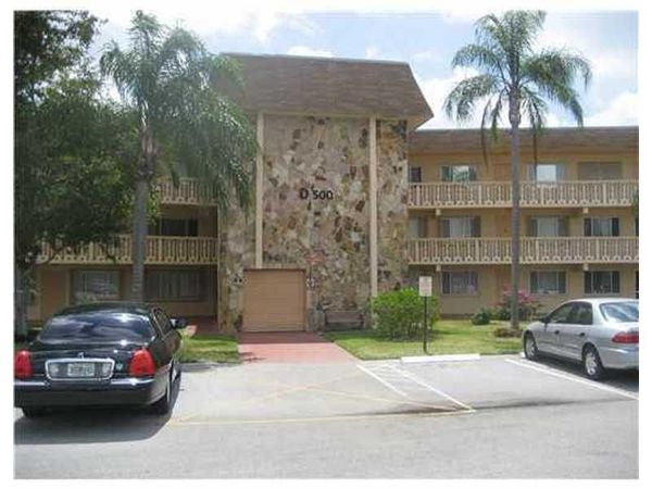 500 VILLAGE GREEN Circle W, Unit 107, Palm Springs, FL 33461