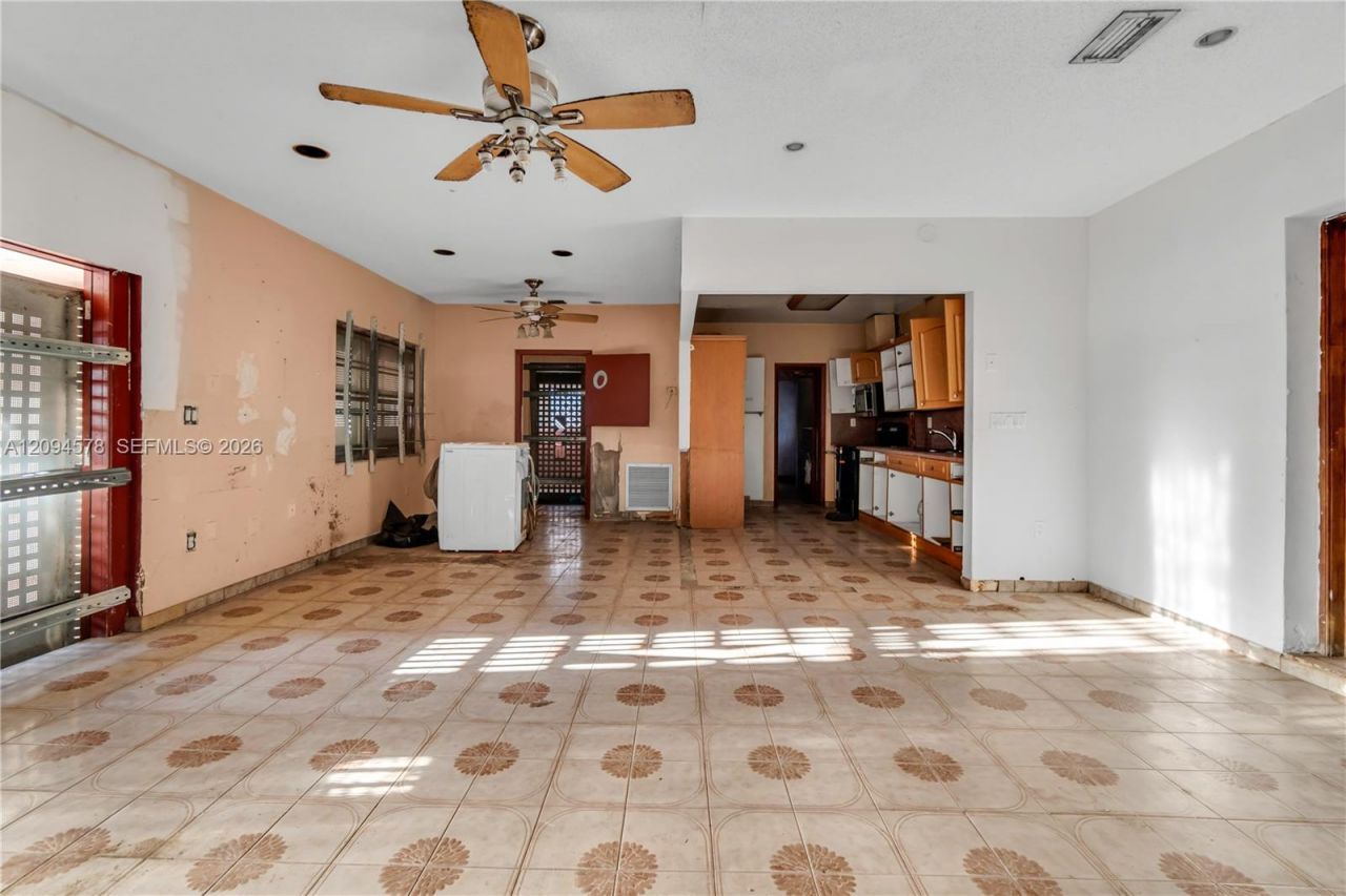 4730 W 8th Ave, Hialeah, FL 33012 Photo