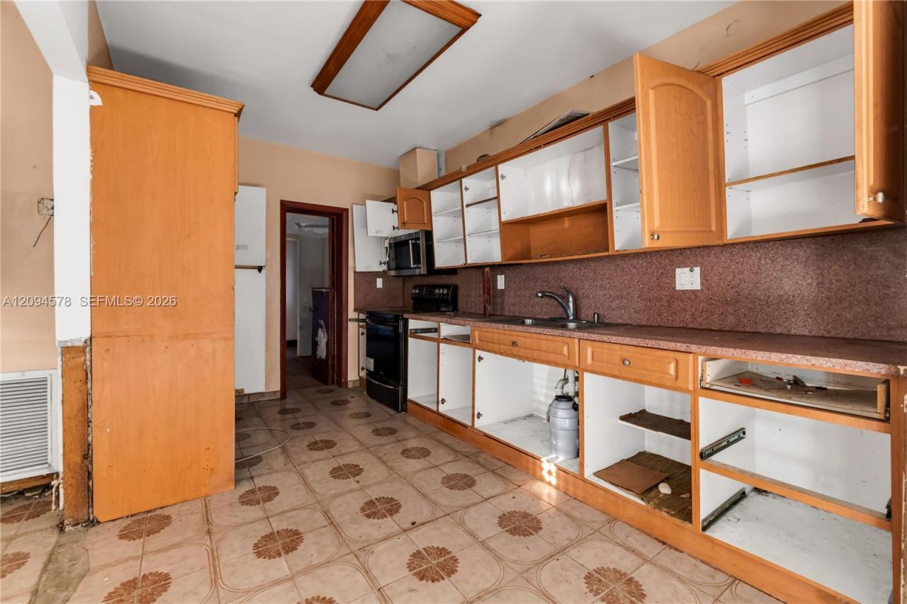 4730 W 8th Ave, Hialeah, FL 33012 Photo