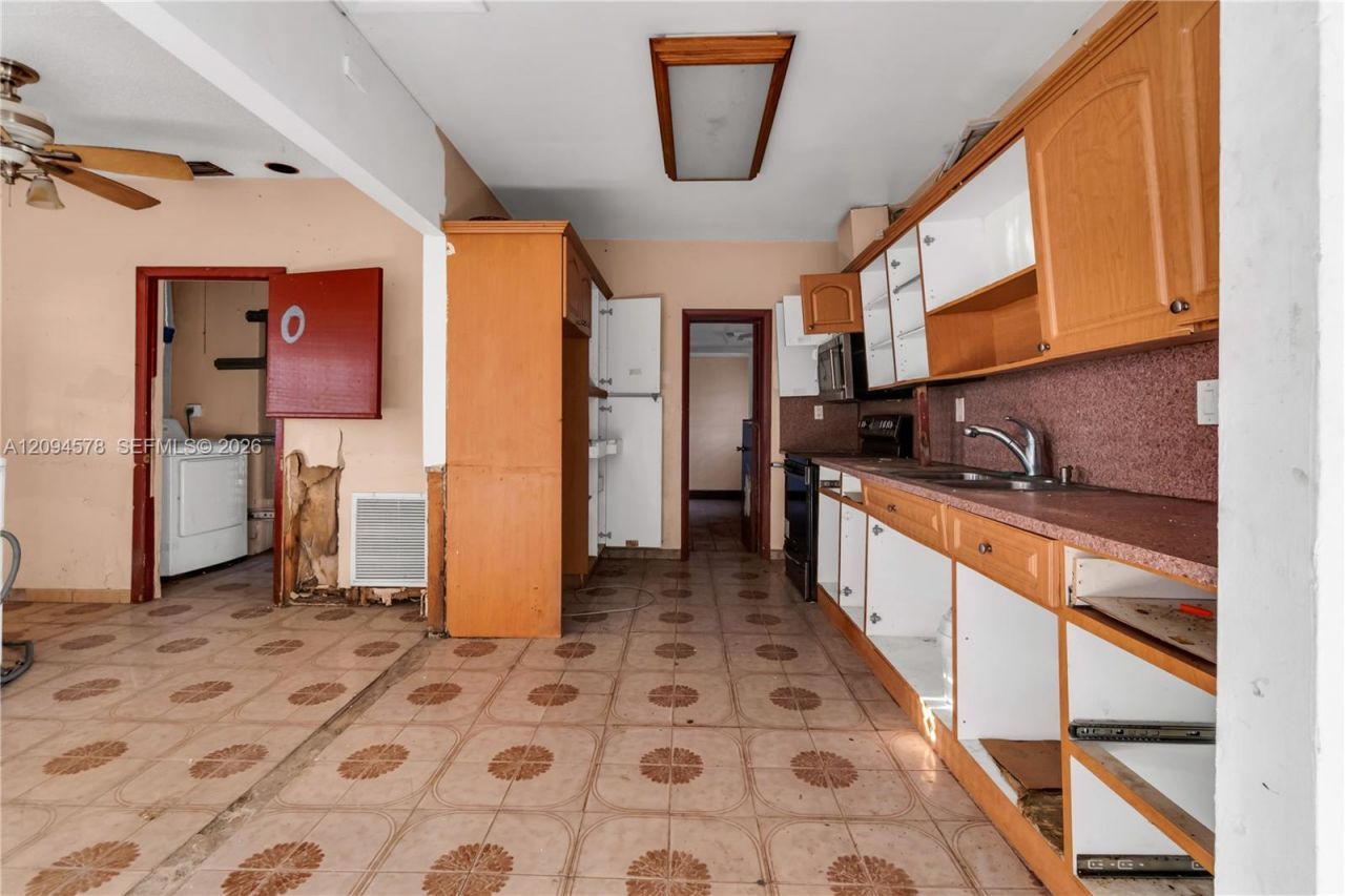 4730 W 8th Ave, Hialeah, FL 33012 Photo