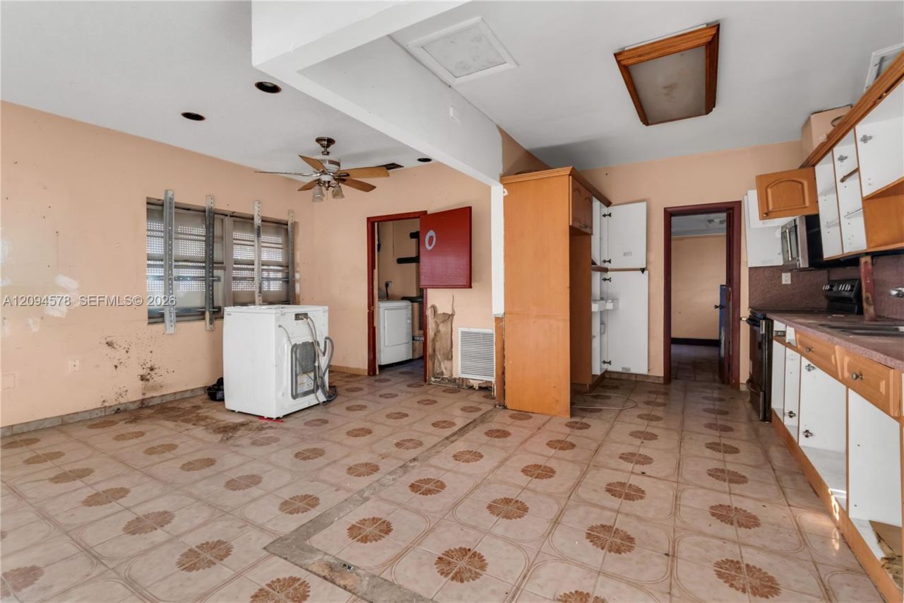 4730 W 8th Ave, Hialeah, FL 33012 Photo