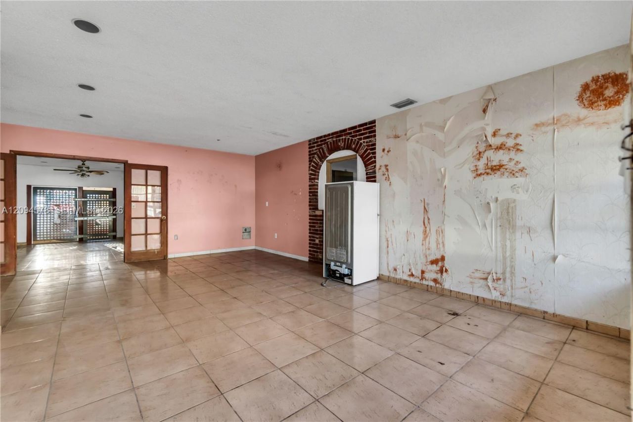 4730 W 8th Ave, Hialeah, FL 33012 Photo