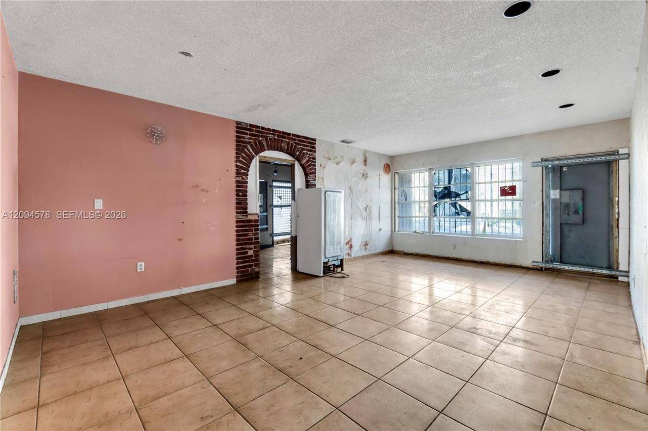 4730 W 8th Ave, Hialeah, FL 33012 Photo