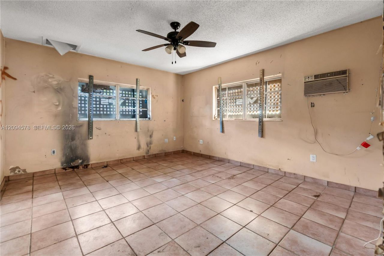 4730 W 8th Ave, Hialeah, FL 33012 Photo