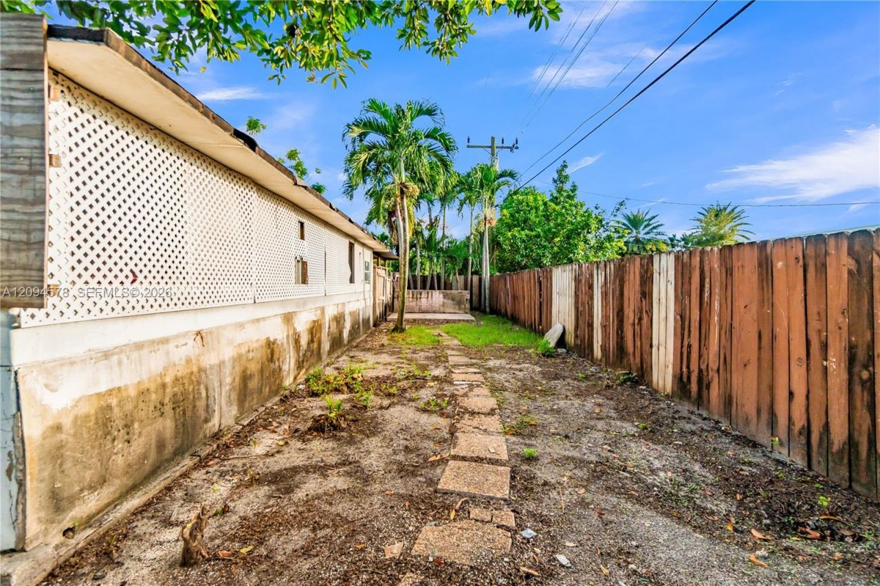 4730 W 8th Ave, Hialeah, FL 33012 Photo