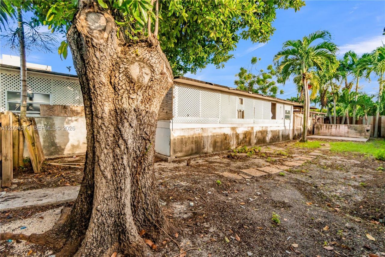 4730 W 8th Ave, Hialeah, FL 33012 Photo