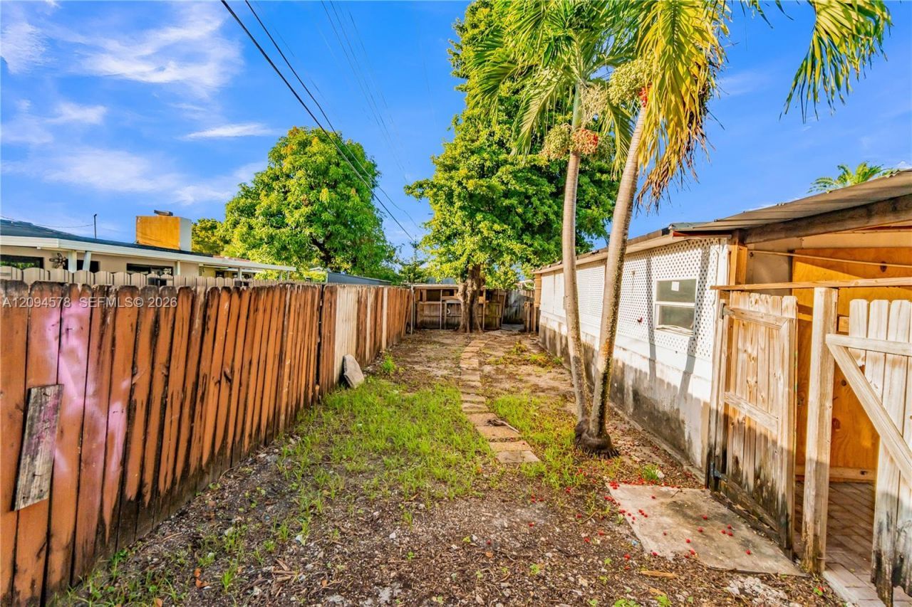 4730 W 8th Ave, Hialeah, FL 33012 Photo