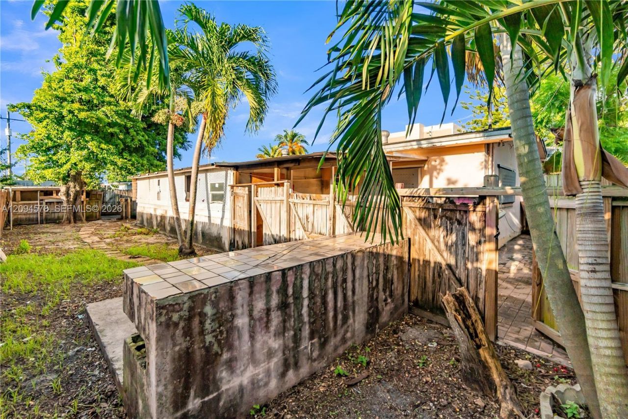 4730 W 8th Ave, Hialeah, FL 33012 Photo