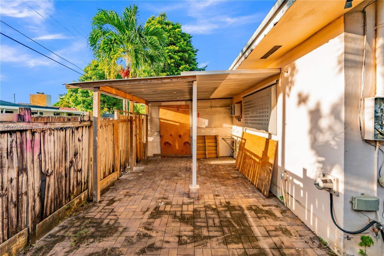 4730 W 8th Ave, Hialeah, FL 33012 Photo
