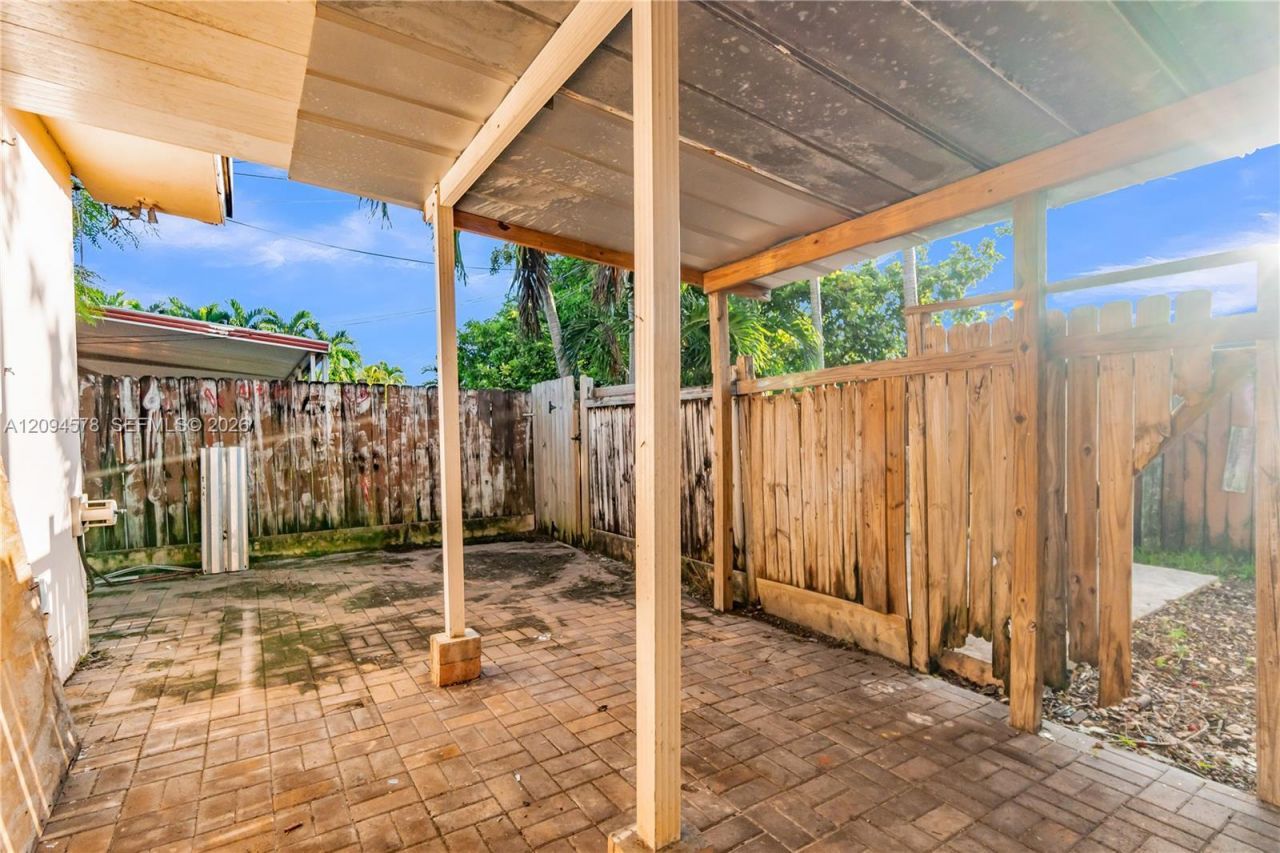 4730 W 8th Ave, Hialeah, FL 33012 Photo