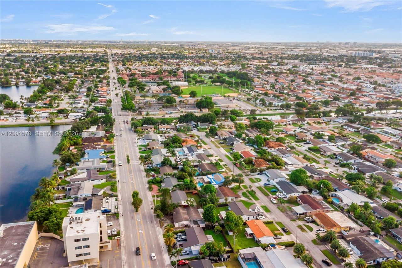 4730 W 8th Ave, Hialeah, FL 33012 Photo
