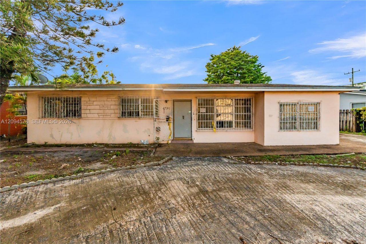 4730 W 8th Ave, Hialeah, FL 33012 Photo