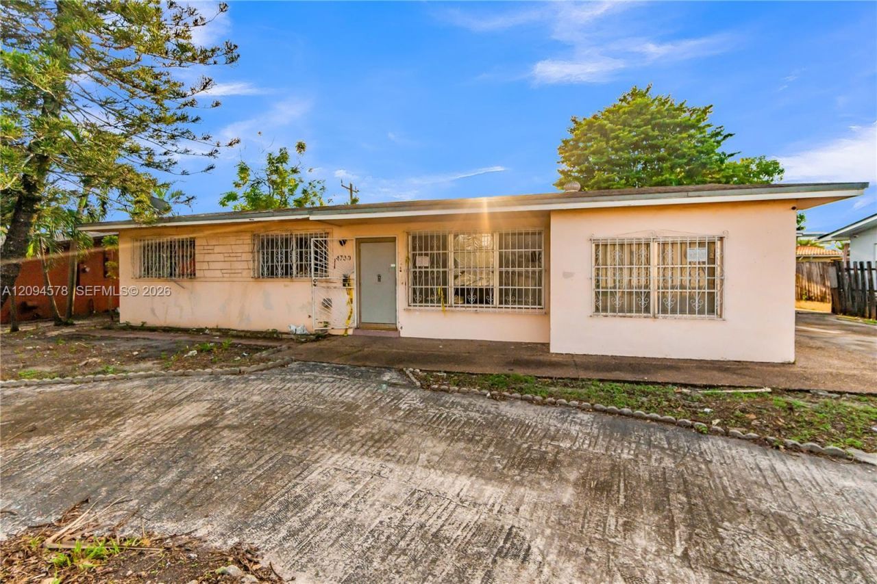 4730 W 8th Ave, Hialeah, FL 33012 Photo