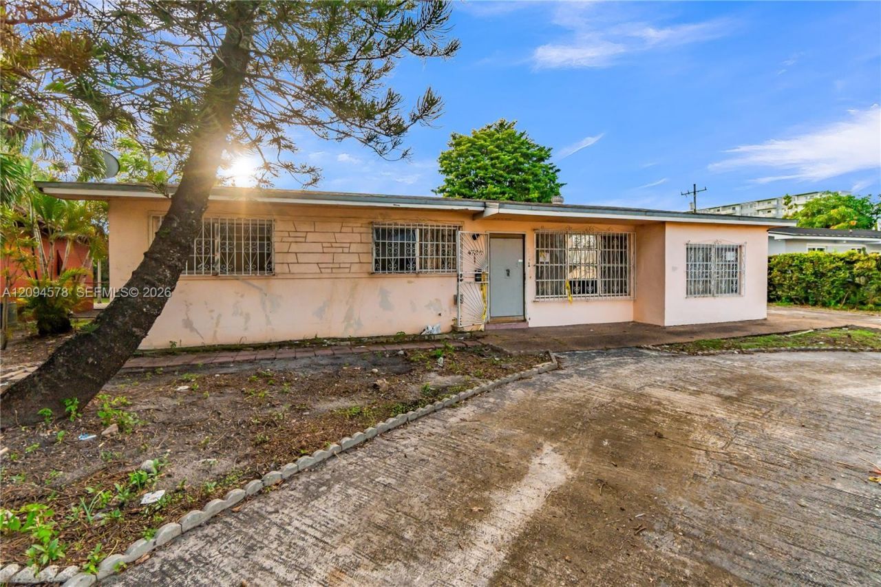 4730 W 8th Ave, Hialeah, FL 33012 Photo
