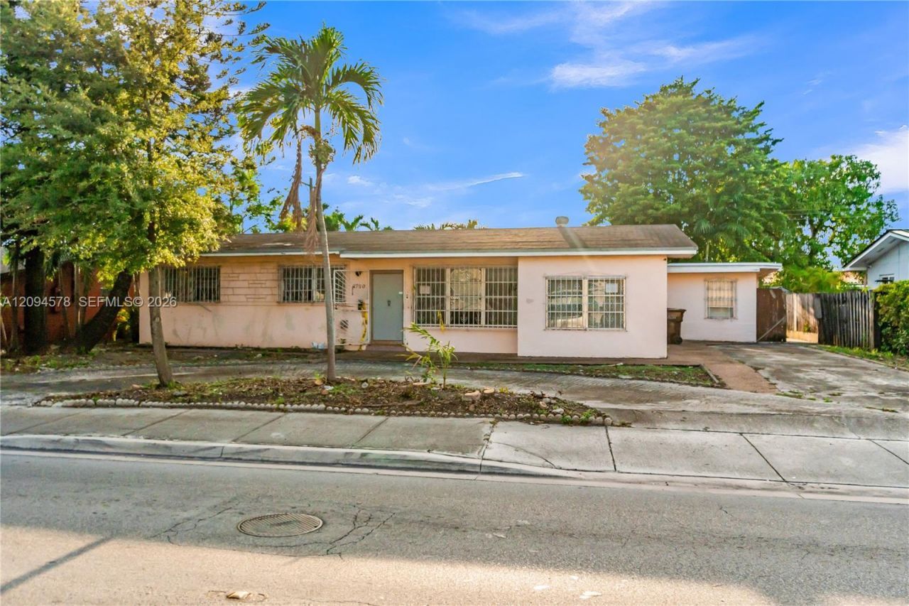 4730 W 8th Ave, Hialeah, FL 33012 Photo