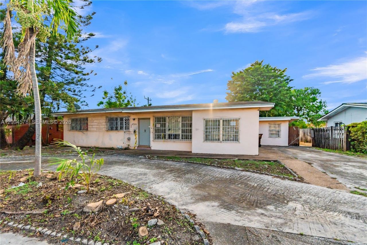 4730 W 8th Ave, Hialeah, FL 33012 Photo