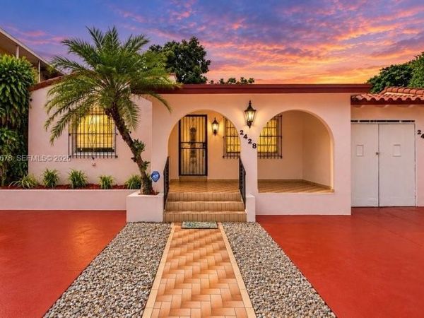 2428 SW 12th St , Miami, FL 33135