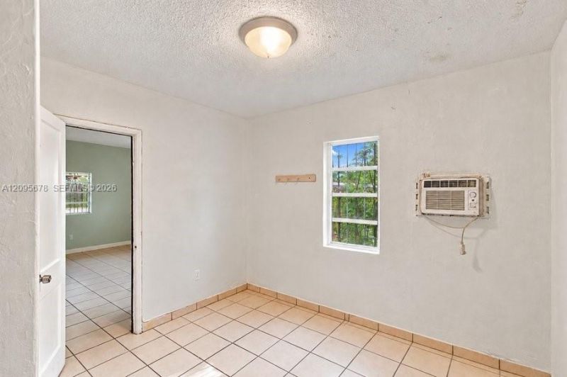 2428 SW 12th St, Miami, FL 33135 Photo
