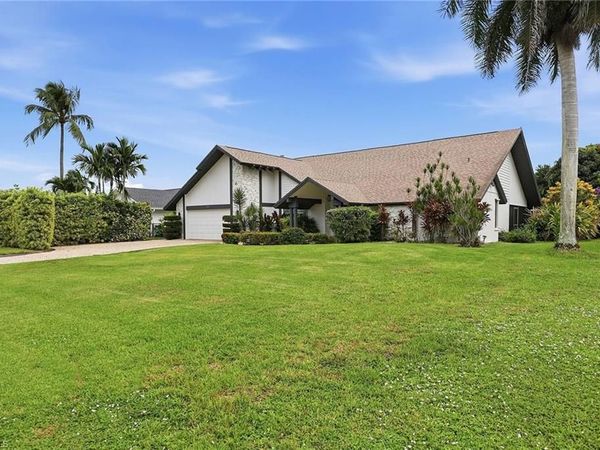 2529 Kings Lake BLVD, NAPLES, FL 34112