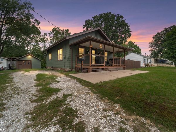 105 11Th Avenue E, Oskaloosa, IA 52577