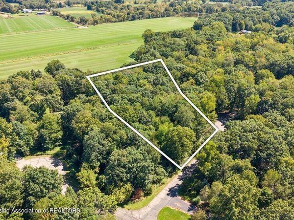 5663 Iosco Mountain Road, Gregory, MI 48137