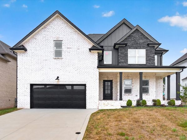 474 Spiderwort Dr , Clarksville, TN 37043