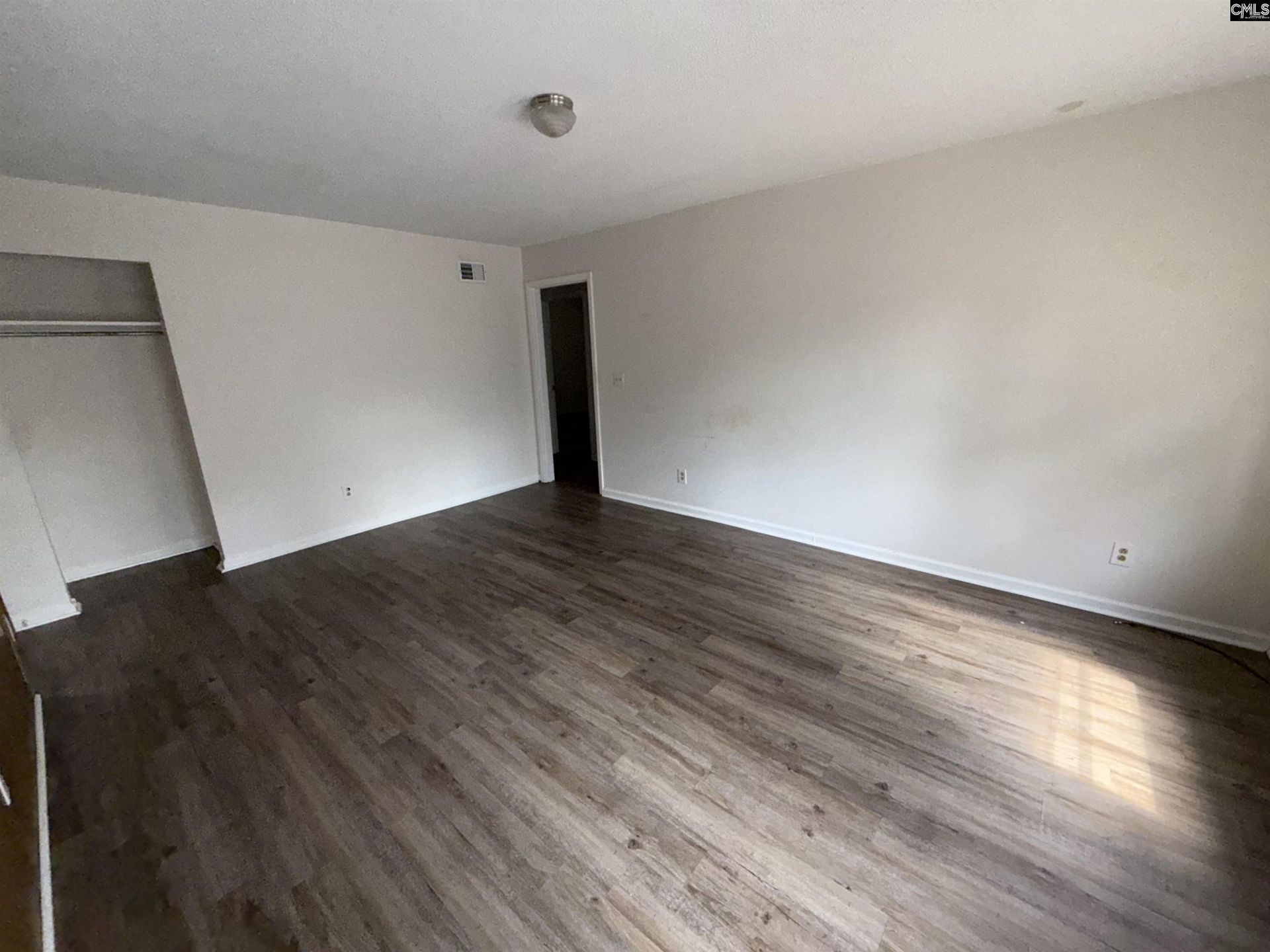 412 Club Road Photo 10