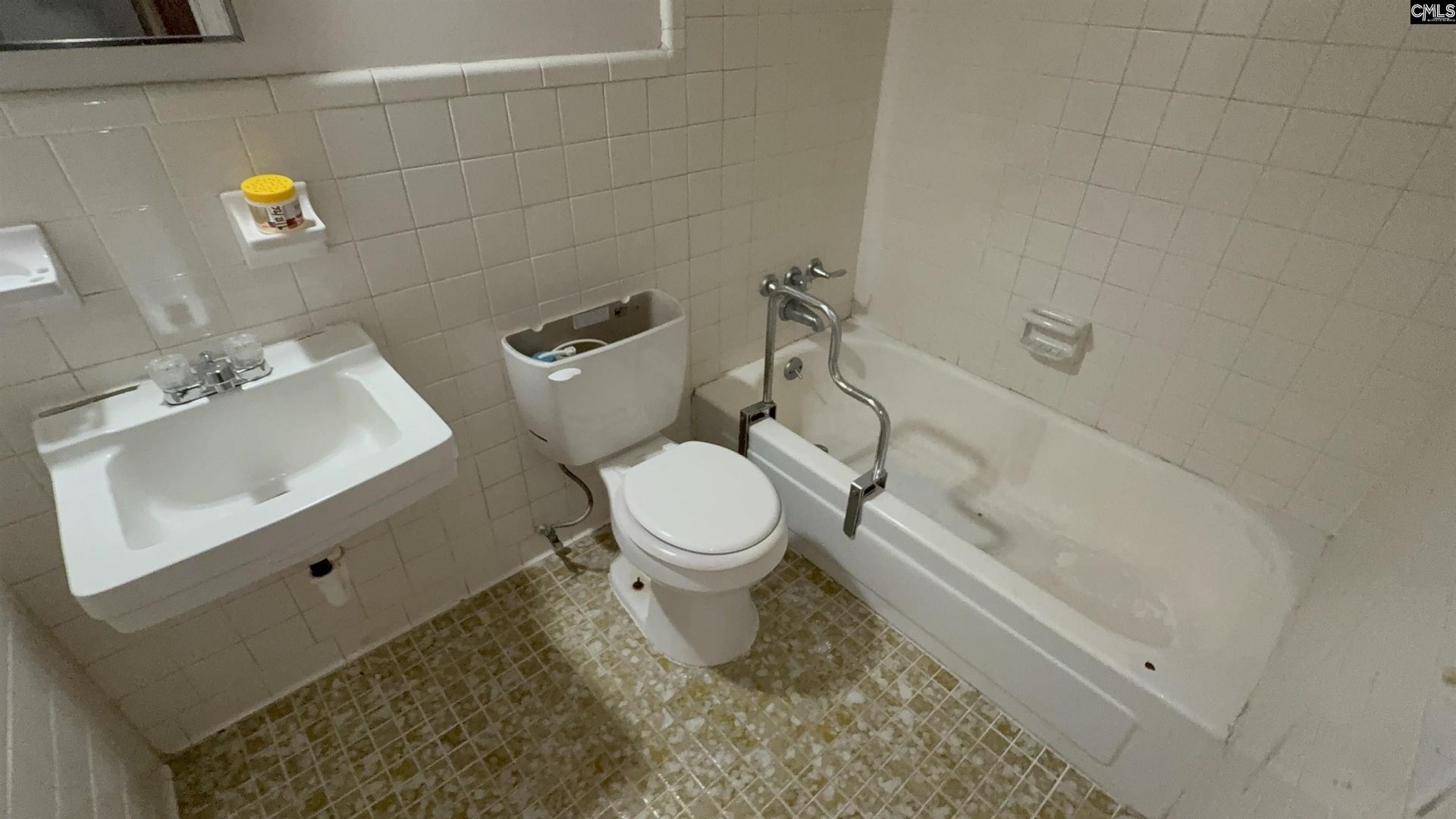 412 Club Road Photo 11