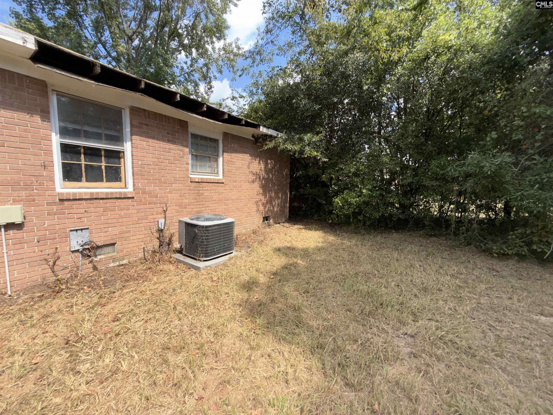 412 Club Road Photo 8