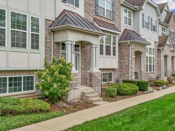 234 Bennett Drive , Carol Stream, IL 60188