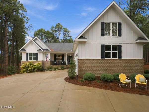 512 Longleaf Drive , West End, NC 27376