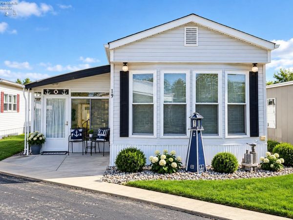 8175 North Shore Boulevard, Unit 19, Marblehead, OH 43440