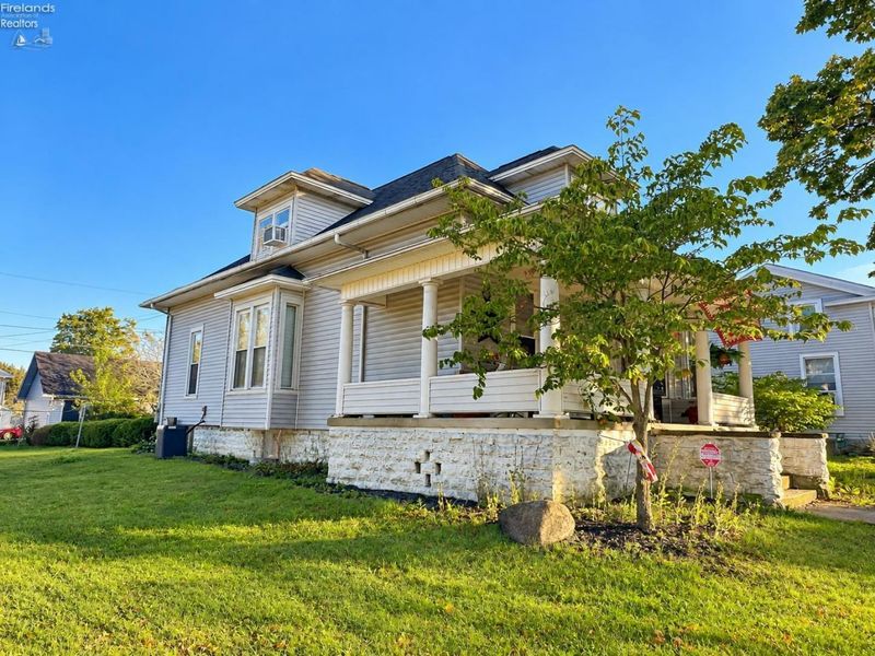 129 S Sandusky Street, Tiffin, OH 44883 Photo 2