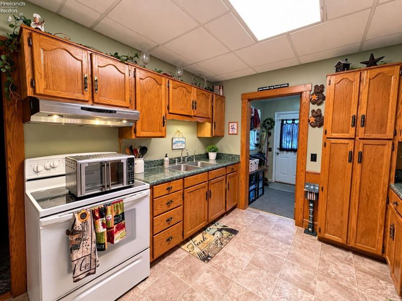 129 S Sandusky Street, Tiffin, OH 44883 Photo 6
