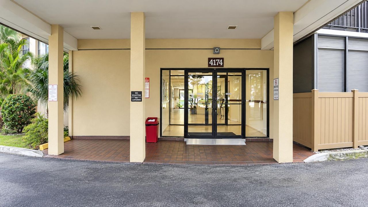 4174 Inverrary Drive, Unit 103, Lauderhill, FL 33319 Photo