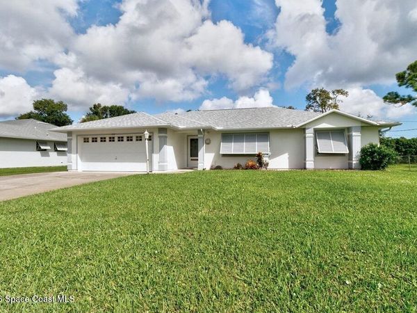 172 Delaware Avenue , Sebastian, FL 32958