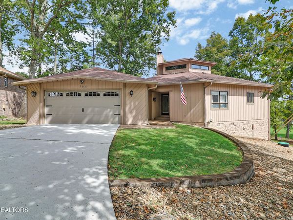 166 Baltusrol Rd, Crossville, TN 38558