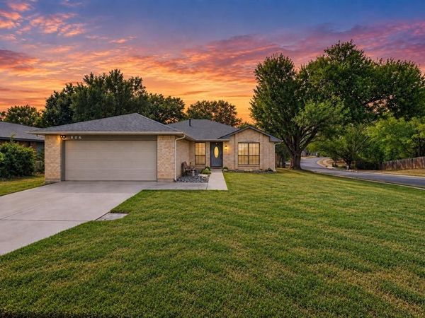 806 Creekside Drive, Euless, TX 76040