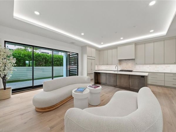 82 9th ST S, Unit 205, NAPLES, FL 34102