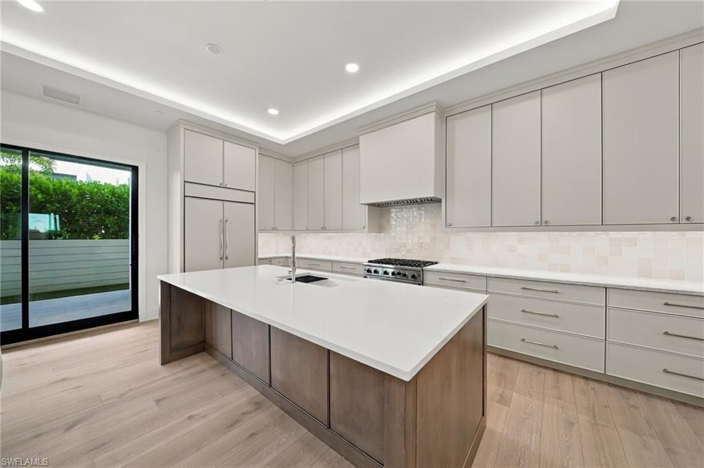 82 9th St S, Unit 205, Naples, FL 34102 Photo