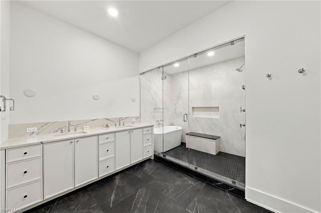 82 9th St S, Unit 205, Naples, FL 34102 Photo