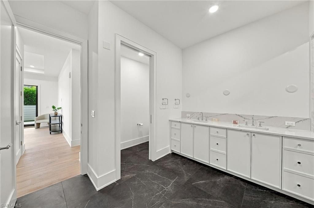 82 9th St S, Unit 205, Naples, FL 34102 Photo