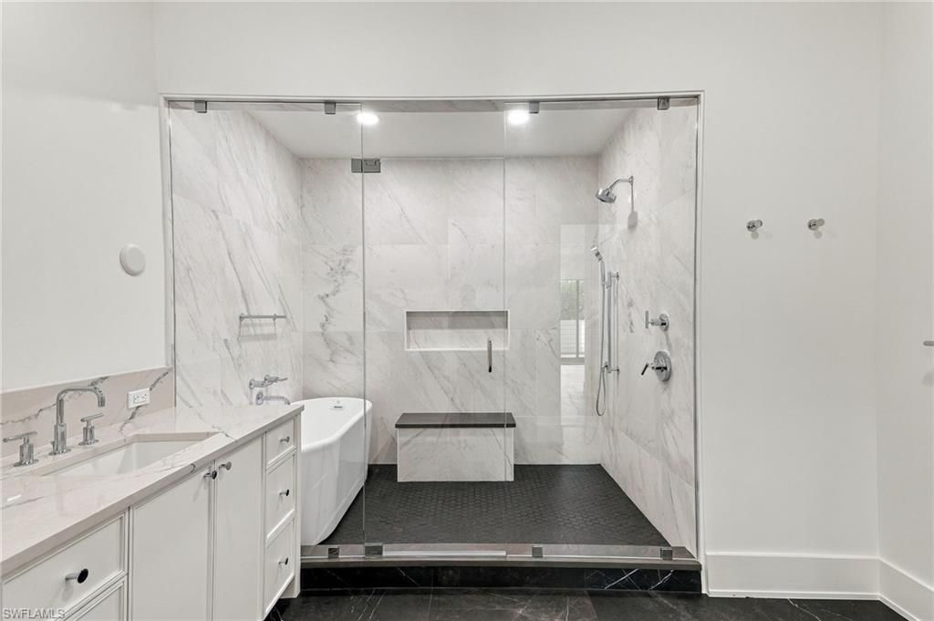 82 9th St S, Unit 205, Naples, FL 34102 Photo