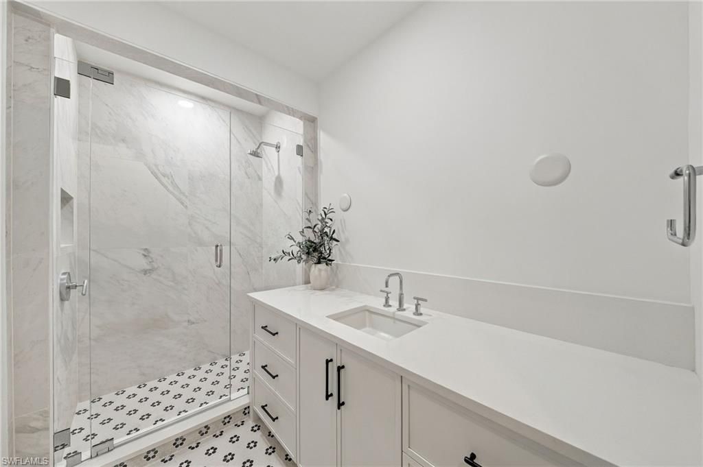 82 9th St S, Unit 205, Naples, FL 34102 Photo