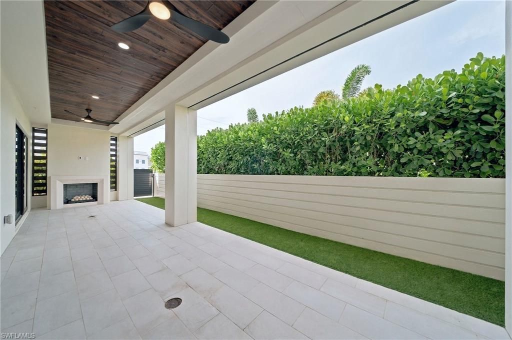 82 9th St S, Unit 205, Naples, FL 34102 Photo