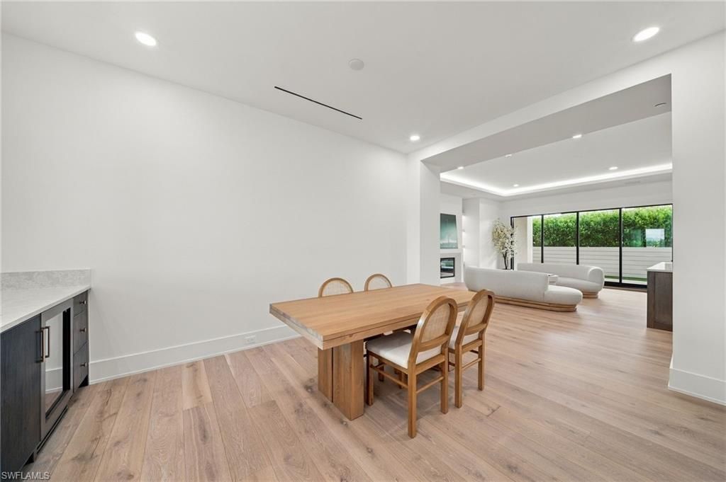 82 9th St S, Unit 205, Naples, FL 34102 Photo