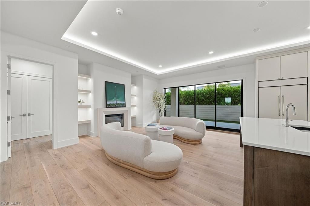 82 9th St S, Unit 205, Naples, FL 34102 Photo