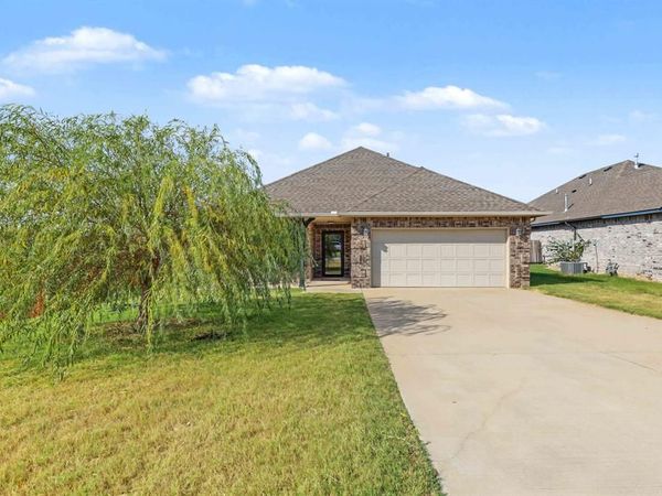 20575 Creekside Drive, Harrah, OK 73045
