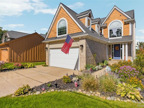 810 Wolverine Drive, Wolverine Lake Village, Mi 48390